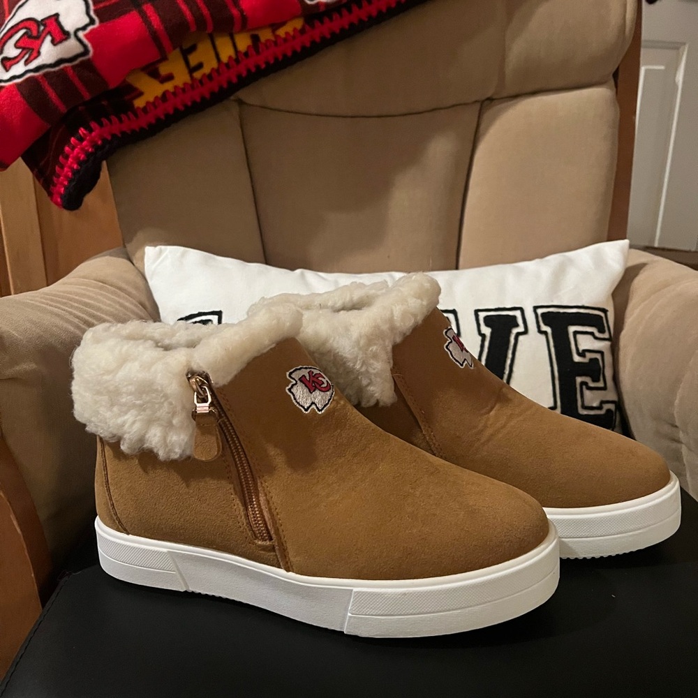 Kansas City Chiefs Tan Fur-Lined Sneakers 9